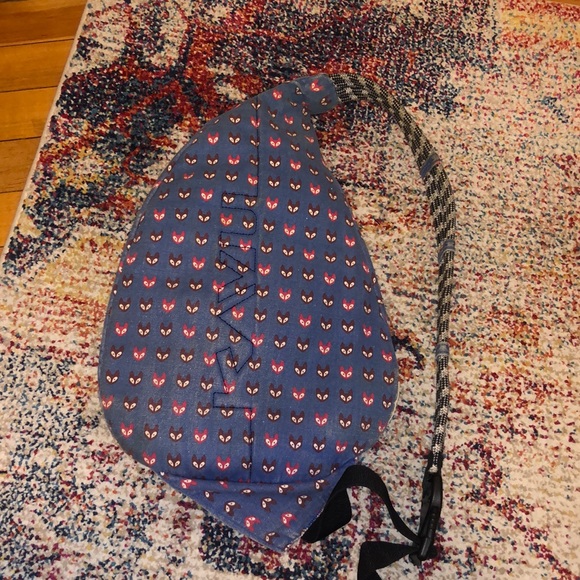 Kavu Fox Trot Limited Edition Crossbody Backpack - Picture 5 of 7